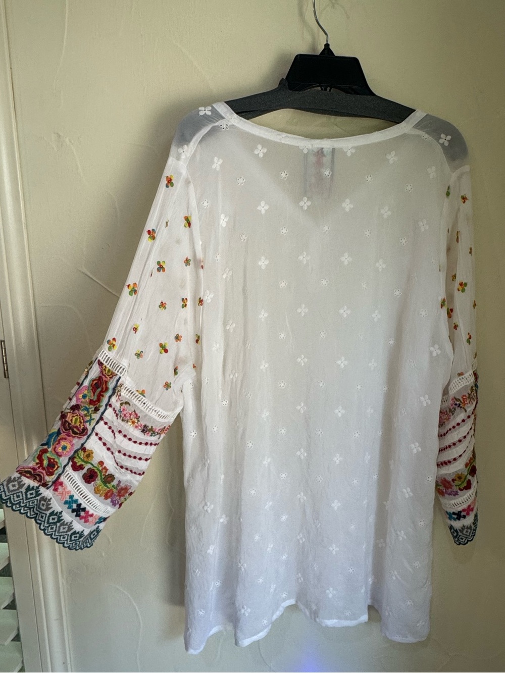 Johnny Was White Embroidered Sleeve Tunic Blouse Coverup Size 3X - Picture 9 of 10